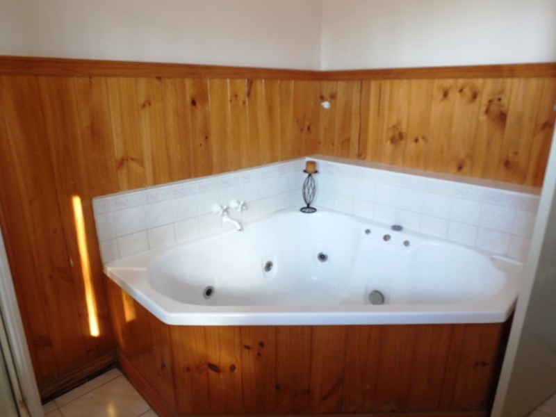 64 Dundas Street, Avoca VIC 3467