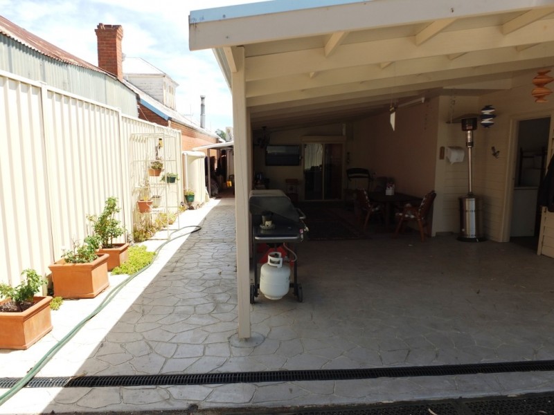 132 High Street, Avoca VIC 3467