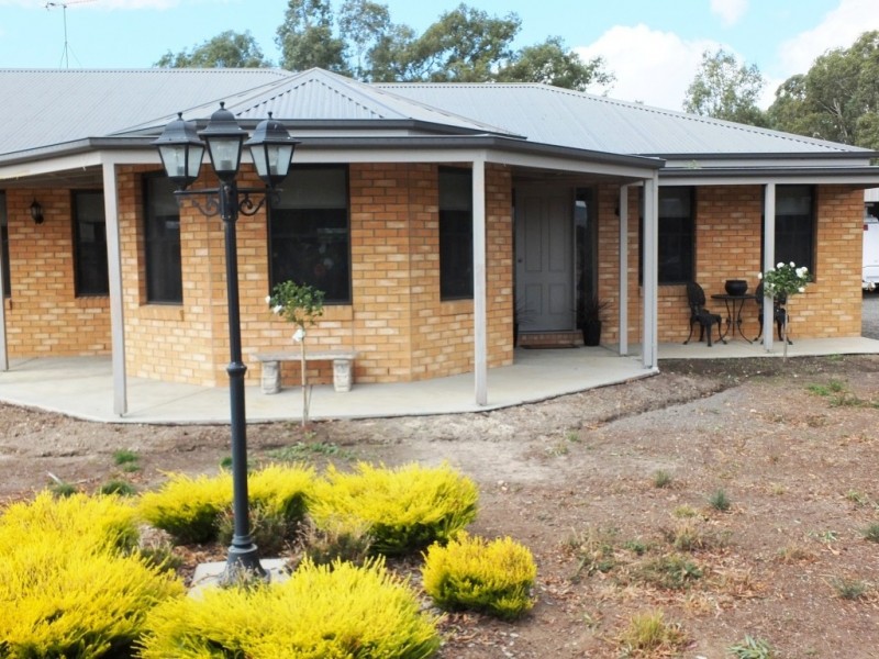 41-43 Templeton Street -enter Orme St, Avoca VIC 3467