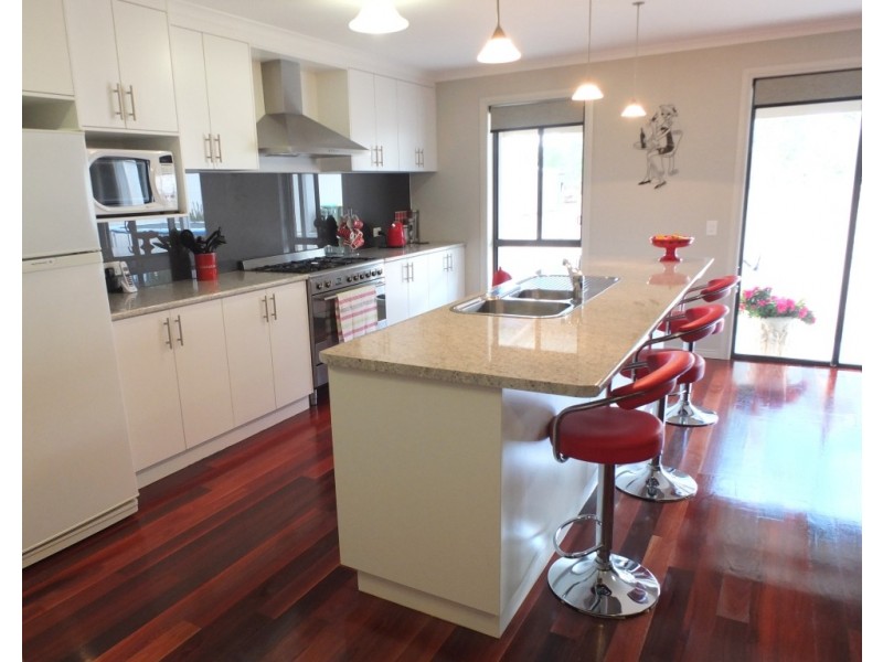 41-43 Templeton Street -enter Orme St, Avoca VIC 3467