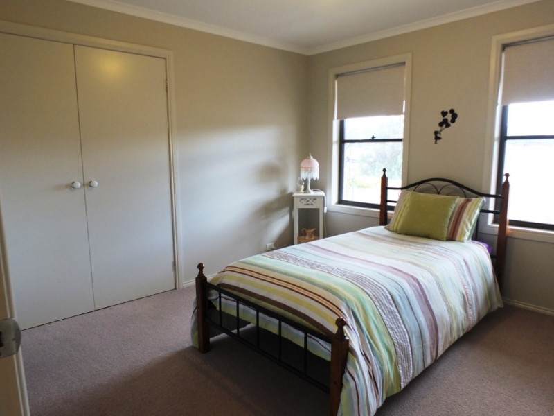 41-43 Templeton Street -enter Orme St, Avoca VIC 3467