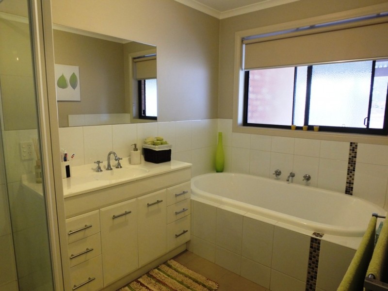 41-43 Templeton Street -enter Orme St, Avoca VIC 3467