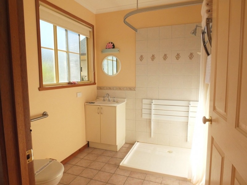 33 Napier Street, Avoca VIC 3467