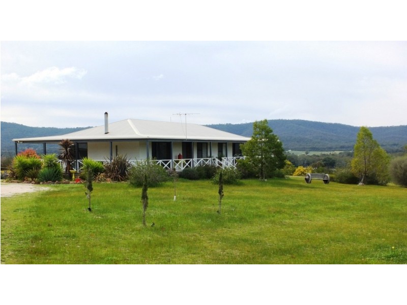 105 Riflebutts Road, Landsborough VIC 3384