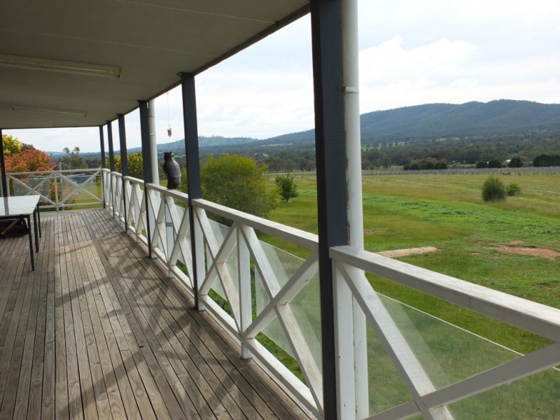 105 Riflebutts Road, Landsborough VIC 3384