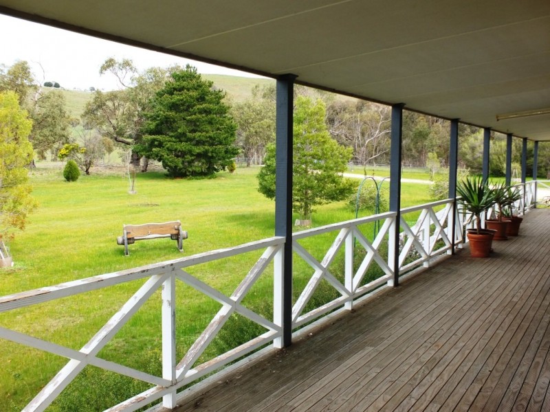 105 Riflebutts Road, Landsborough VIC 3384