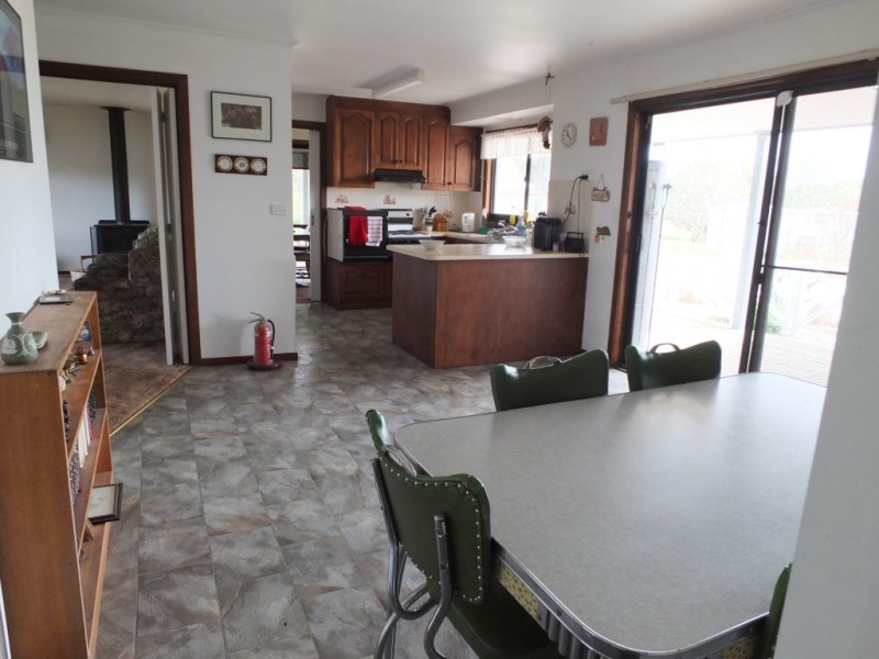 105 Riflebutts Road, Landsborough VIC 3384