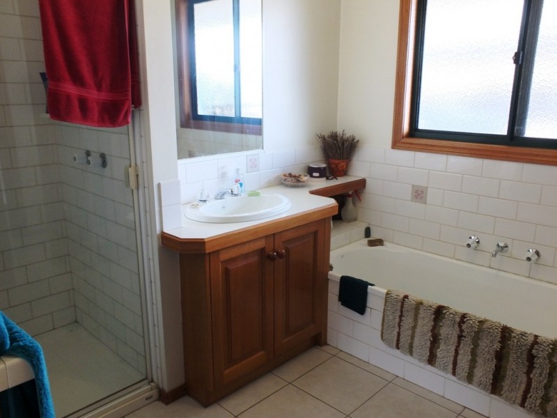 40 Meaghers Road, Moonambel VIC 3478