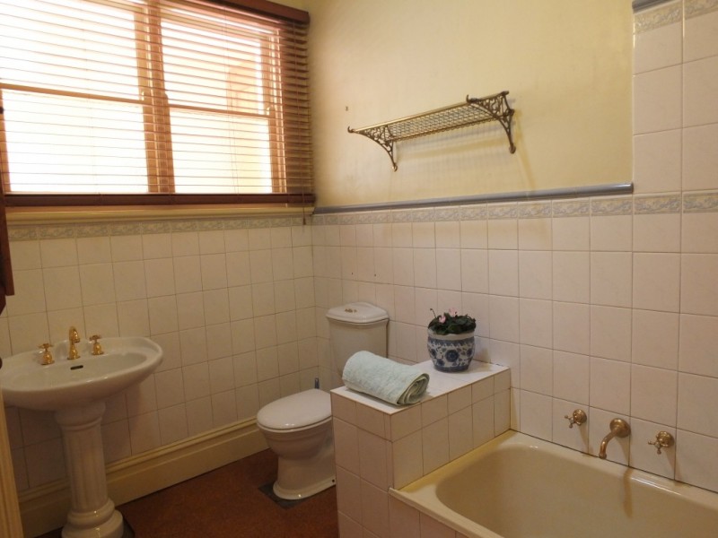 178 High Street, Avoca VIC 3467