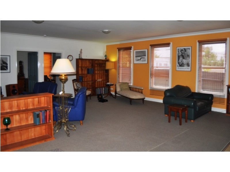 156 High Street, Avoca VIC 3467