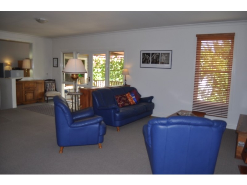 156 High Street, Avoca VIC 3467