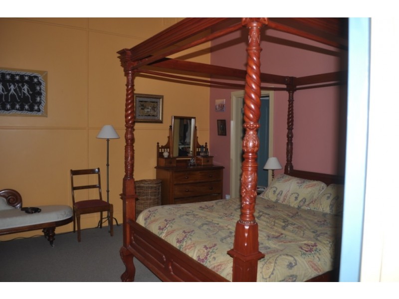 156 High Street, Avoca VIC 3467