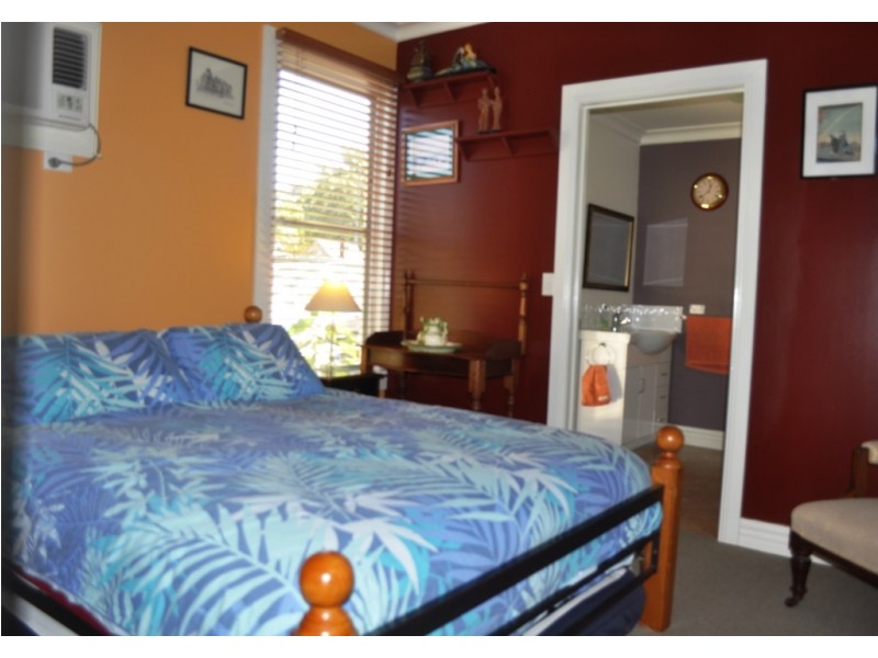 156 High Street, Avoca VIC 3467