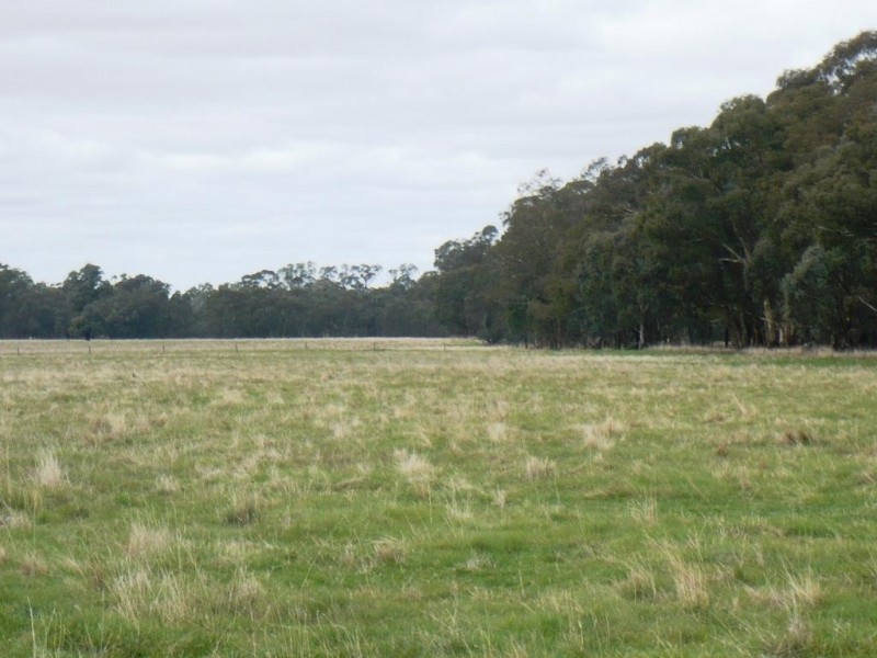 - Sunraysia Highway, Moonambel VIC 3478
