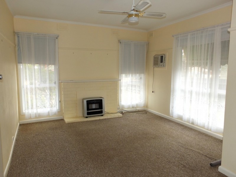 24 Davey Street, Avoca VIC 3467