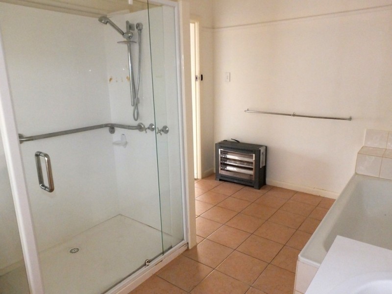 24 Davey Street, Avoca VIC 3467