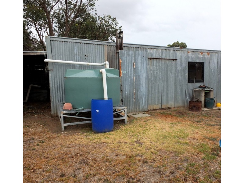 24 Davey Street, Avoca VIC 3467