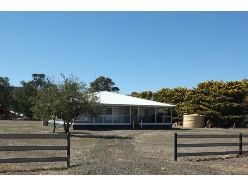 3 Hunter Street, Moonambel VIC 3478