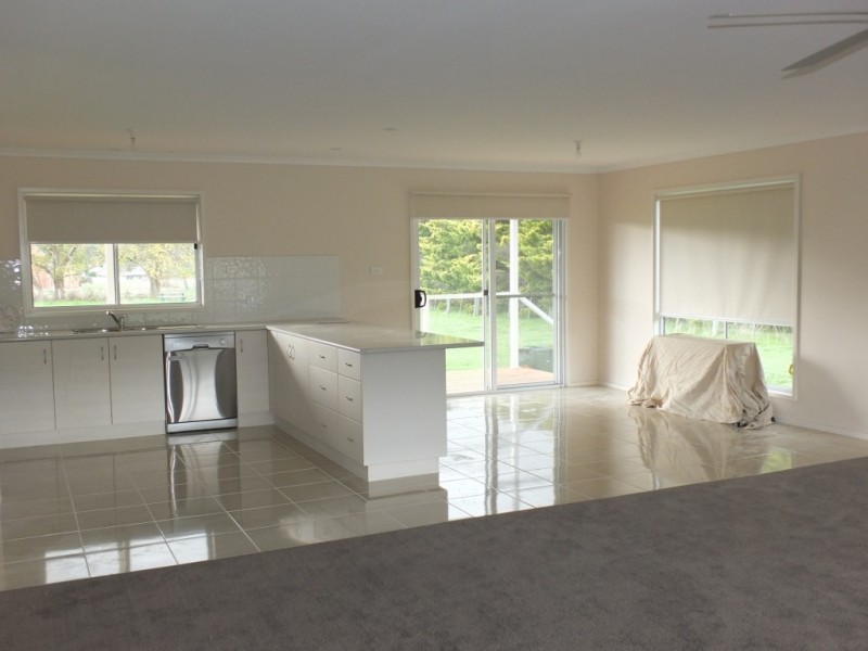 3 Hunter Street, Moonambel VIC 3478