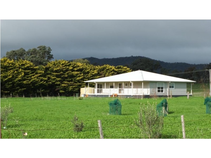 3 Hunter Street, Moonambel VIC 3478