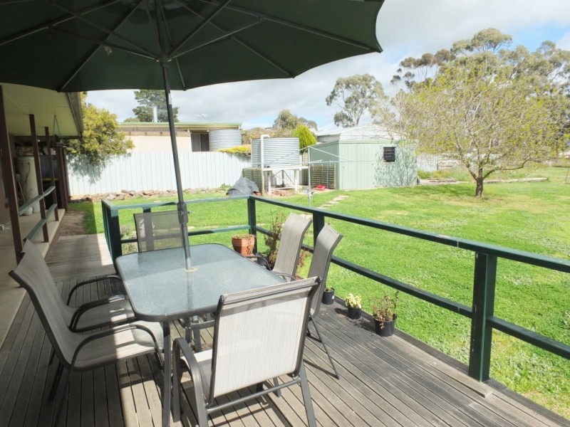 27 Mountain View Street, Avoca VIC 3467