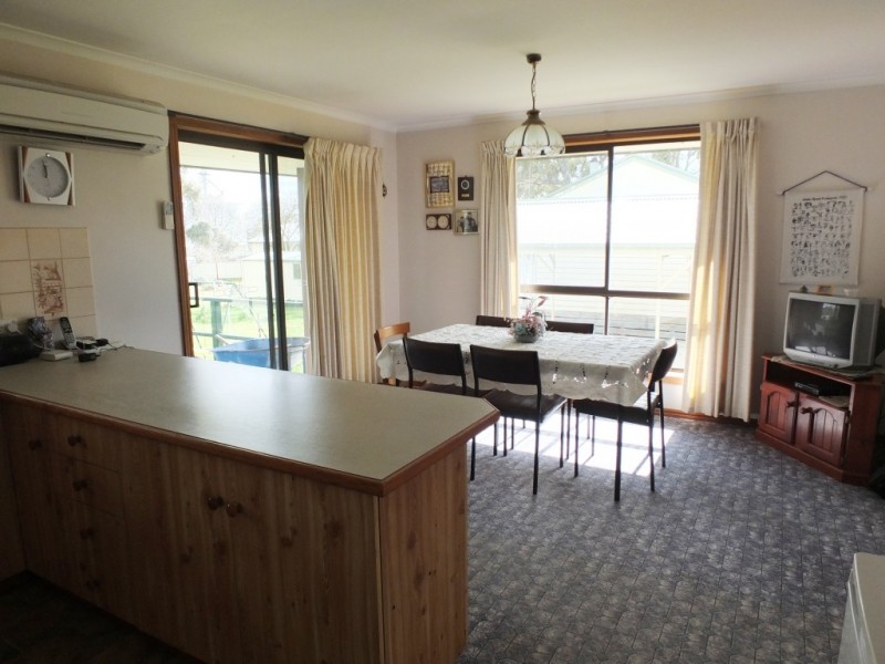 27 Mountain View Street, Avoca VIC 3467