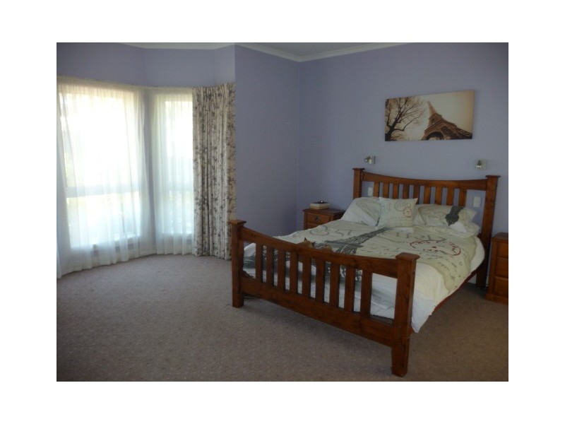 82 Bailey Street, Clunes VIC 3370