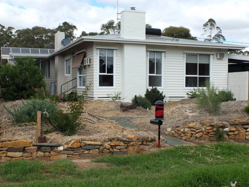 24 Davy Street, Avoca VIC 3467