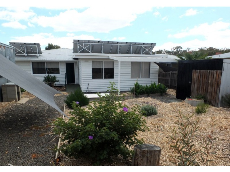 24 Davy Street, Avoca VIC 3467