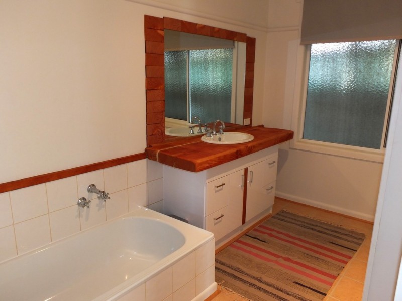 24 Davy Street, Avoca VIC 3467