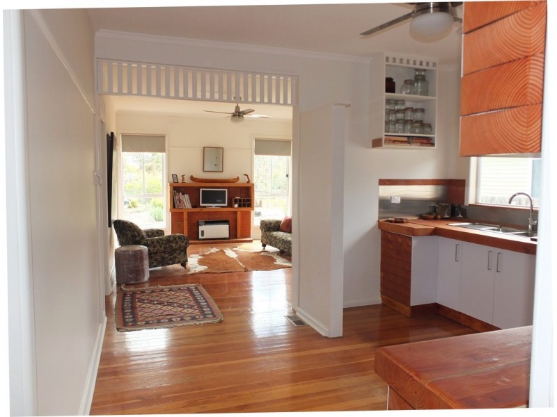 24 Davy Street, Avoca VIC 3467