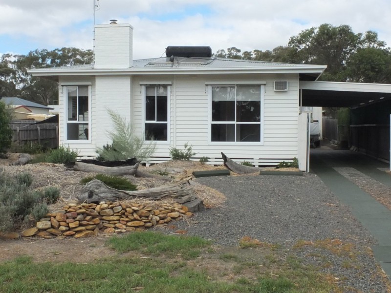 24 Davy Street, Avoca VIC 3467