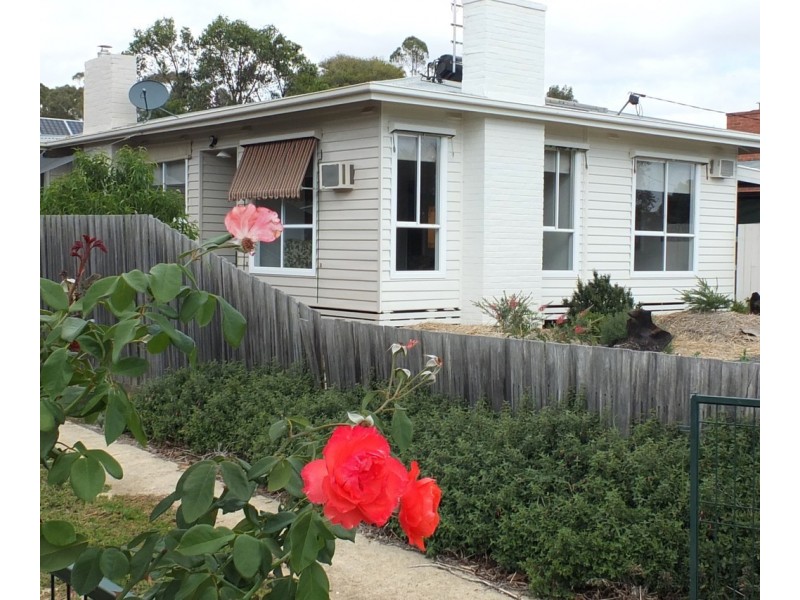 24 Davy Street, Avoca VIC 3467