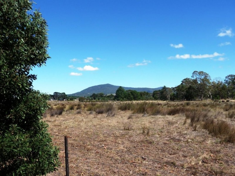 - Grants Lane, Raglan VIC 3373