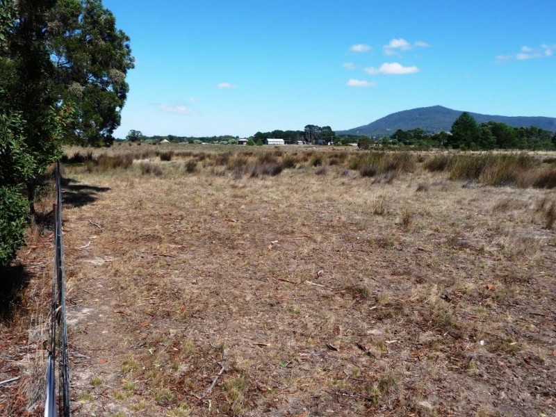 - Grants Lane, Raglan VIC 3373