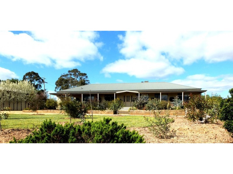 82-84 Rutherford Street, Avoca VIC 3467