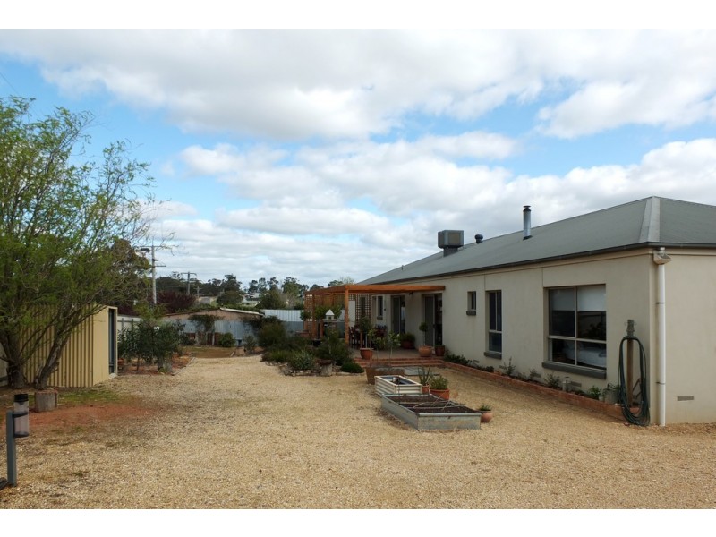 82-84 Rutherford Street, Avoca VIC 3467