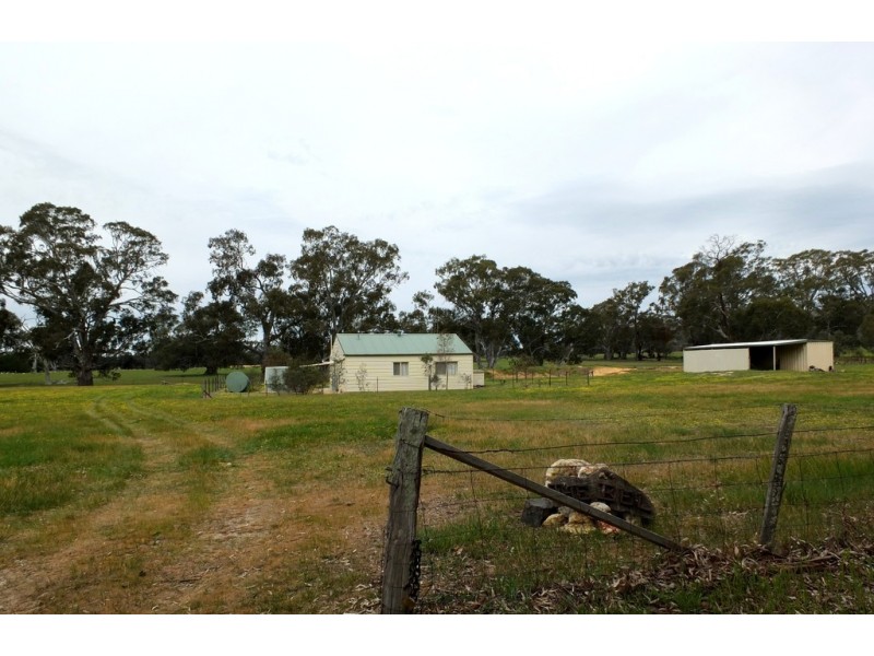 33 Blackmares Lane, Moonambel VIC 3478