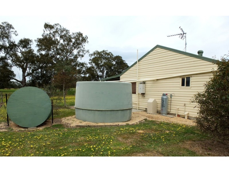 33 Blackmares Lane, Moonambel VIC 3478