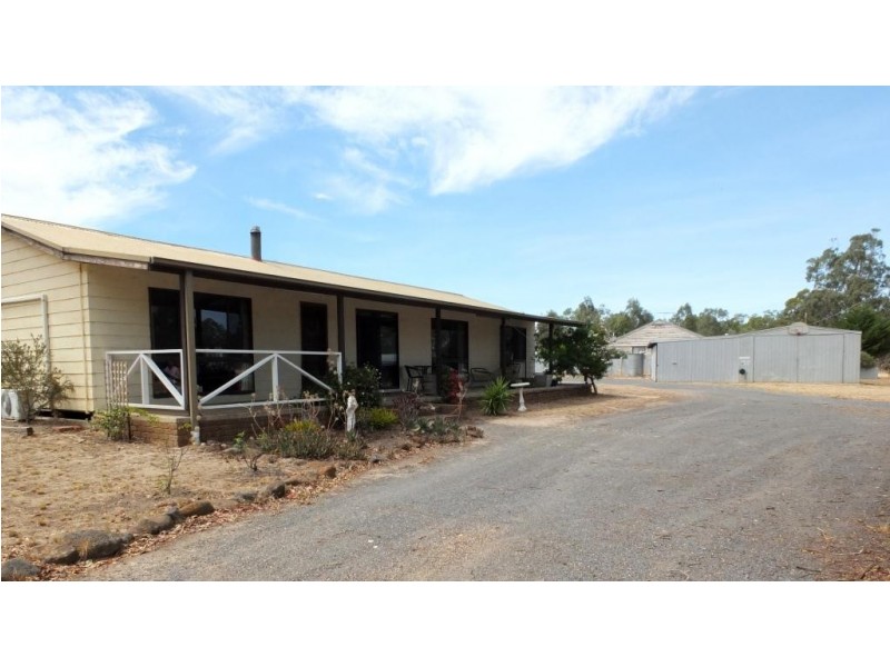 8 Rutherford Street, Avoca VIC 3467