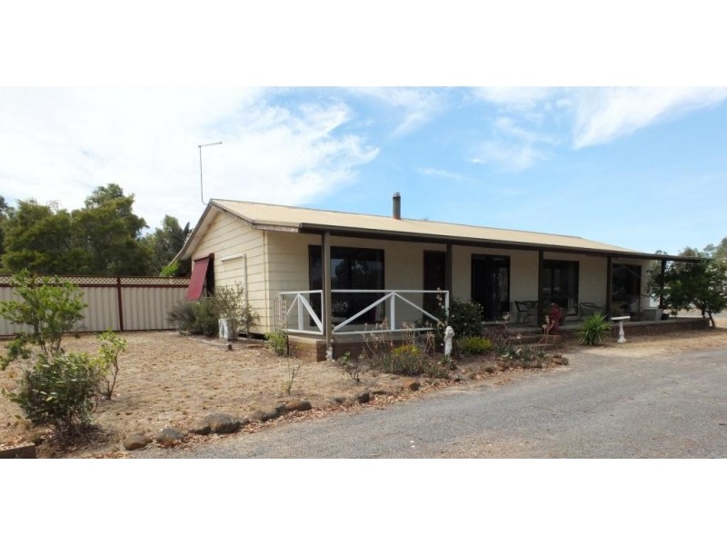 8 Rutherford Street, Avoca VIC 3467
