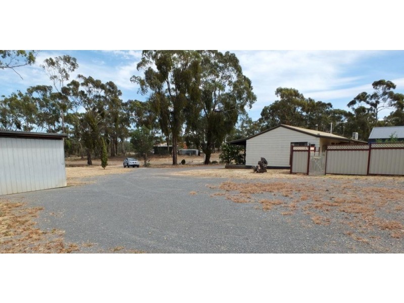 8 Rutherford Street, Avoca VIC 3467