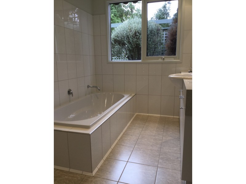 64 Eucalyptus Drive, Invermay VIC 3352