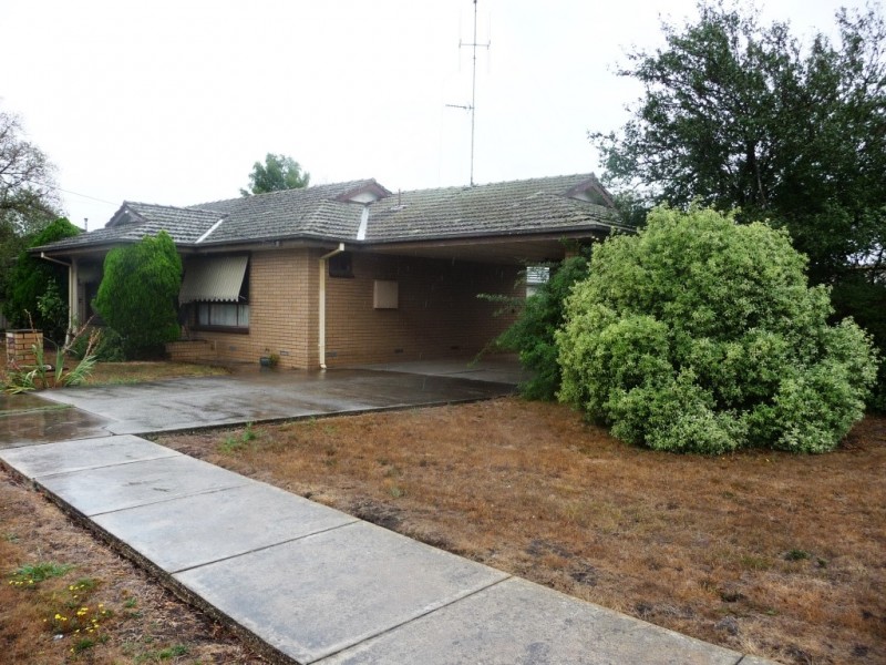 34 Lake Street, Wendouree VIC 3355