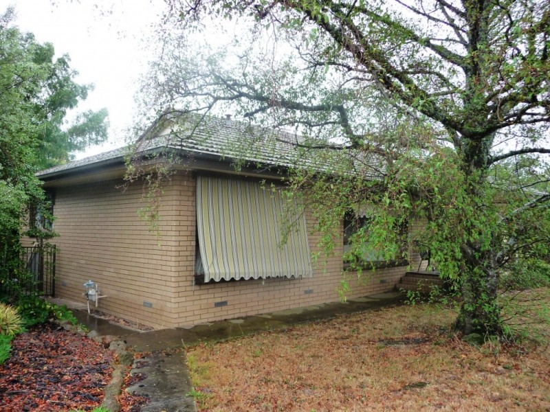 34 Lake Street, Wendouree VIC 3355