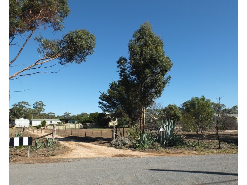 42 Rowe Street, Avoca VIC 3467