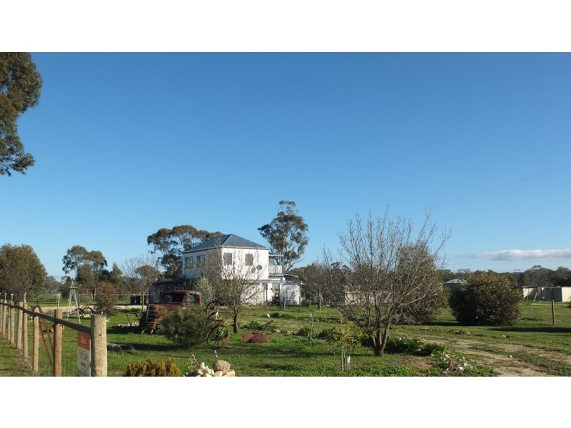 16 School Road, Homebush VIC 3465