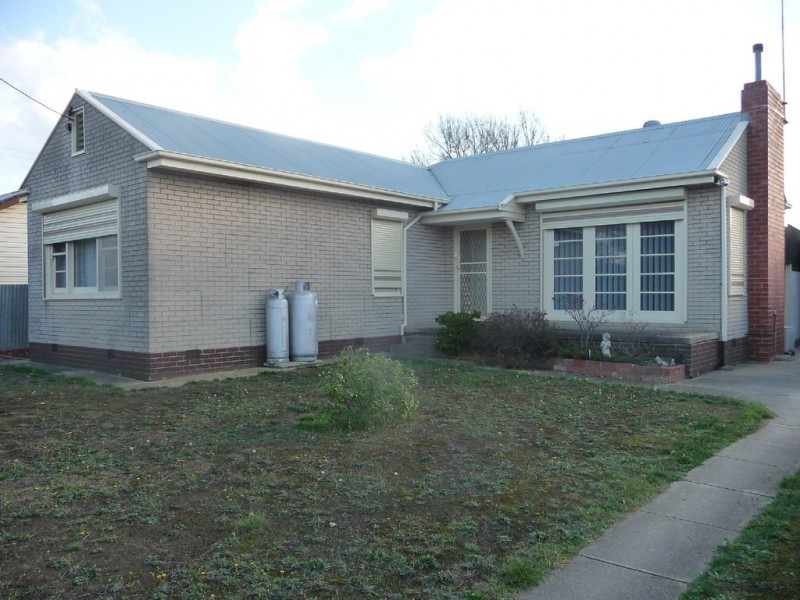 24 Eyre Street, Beaufort VIC 3373