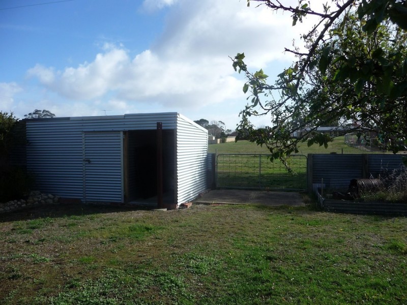 24 Eyre Street, Beaufort VIC 3373