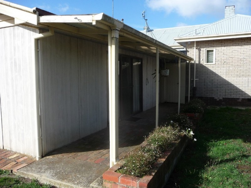 24 Eyre Street, Beaufort VIC 3373